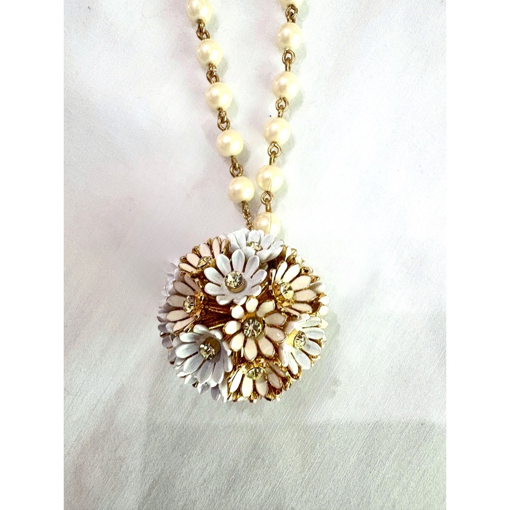 kate spade "Loves Me Loves Me Not" Floral Pearl Station Statement Necklace - Picture 5 of 6
